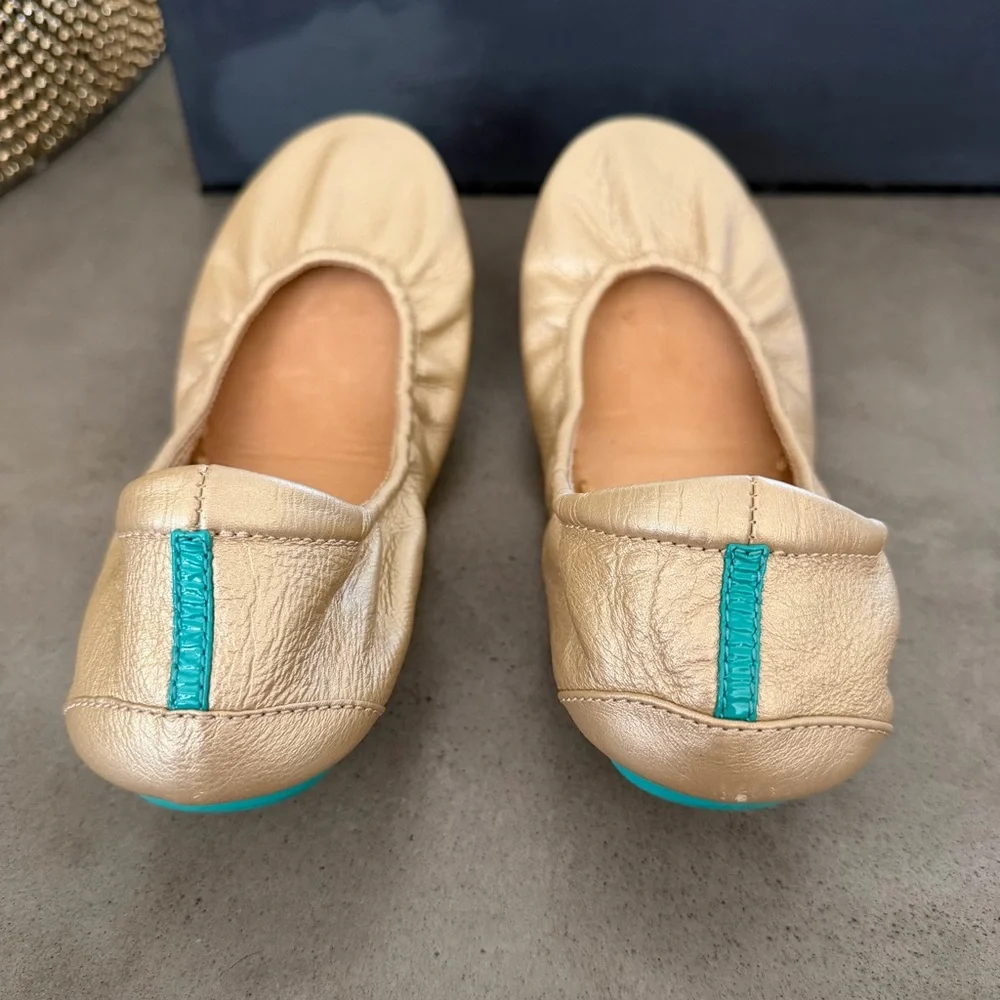 Tieks Women’s Champagne Gold Leather Ballet Flats with Turquoise Soles Size 6